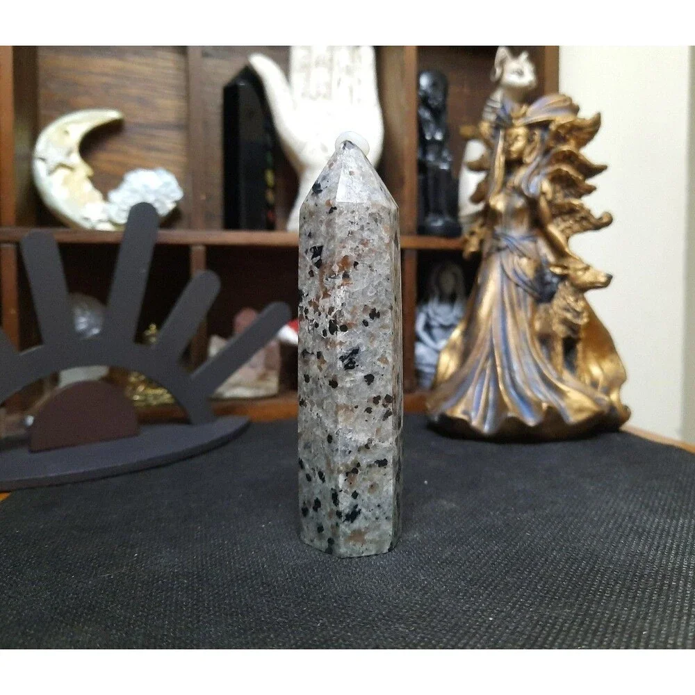 UV Reactive Yooperlite Crystal Tower - Picture 4 of 6